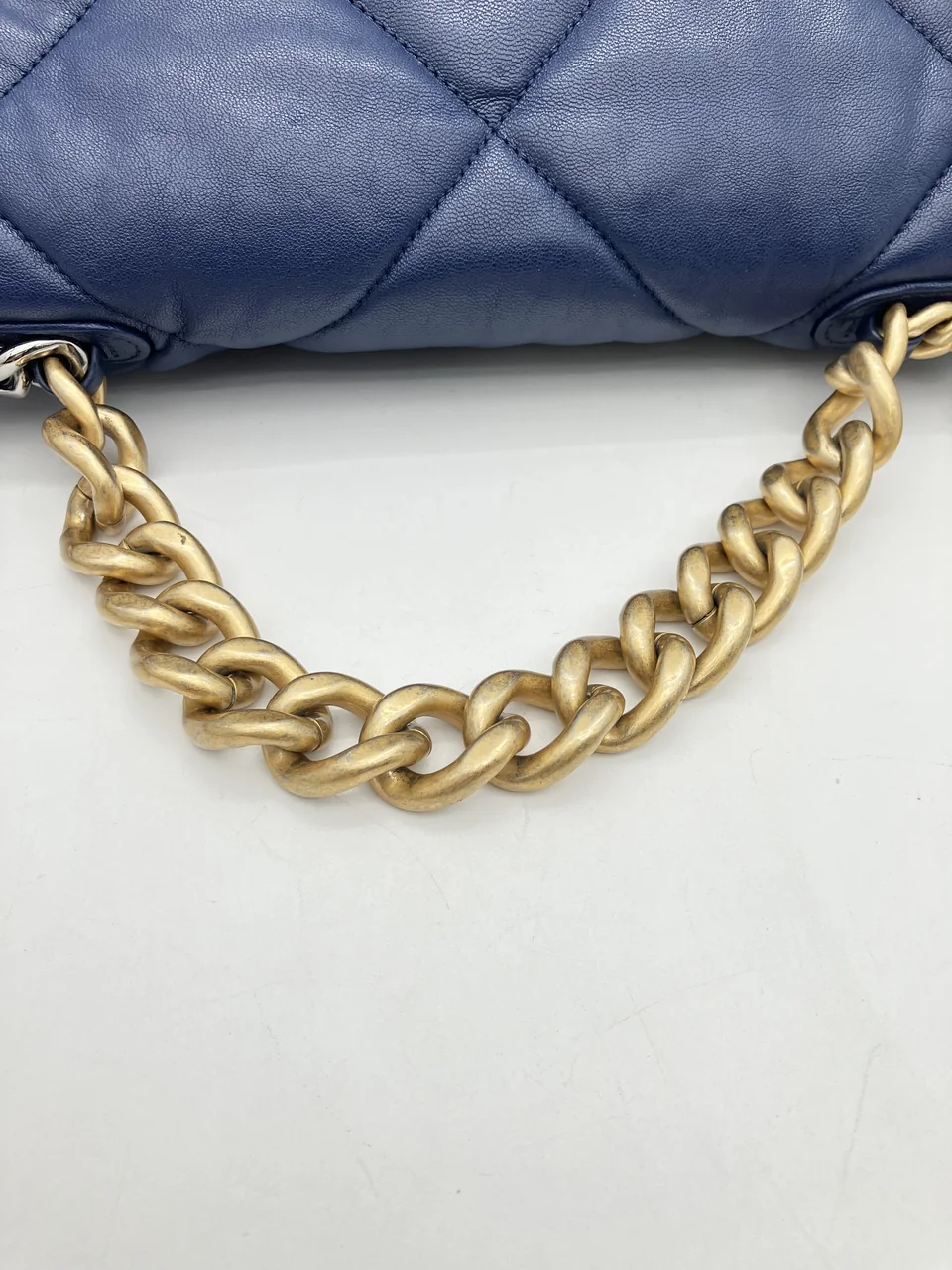 CHANEL 19 view 9