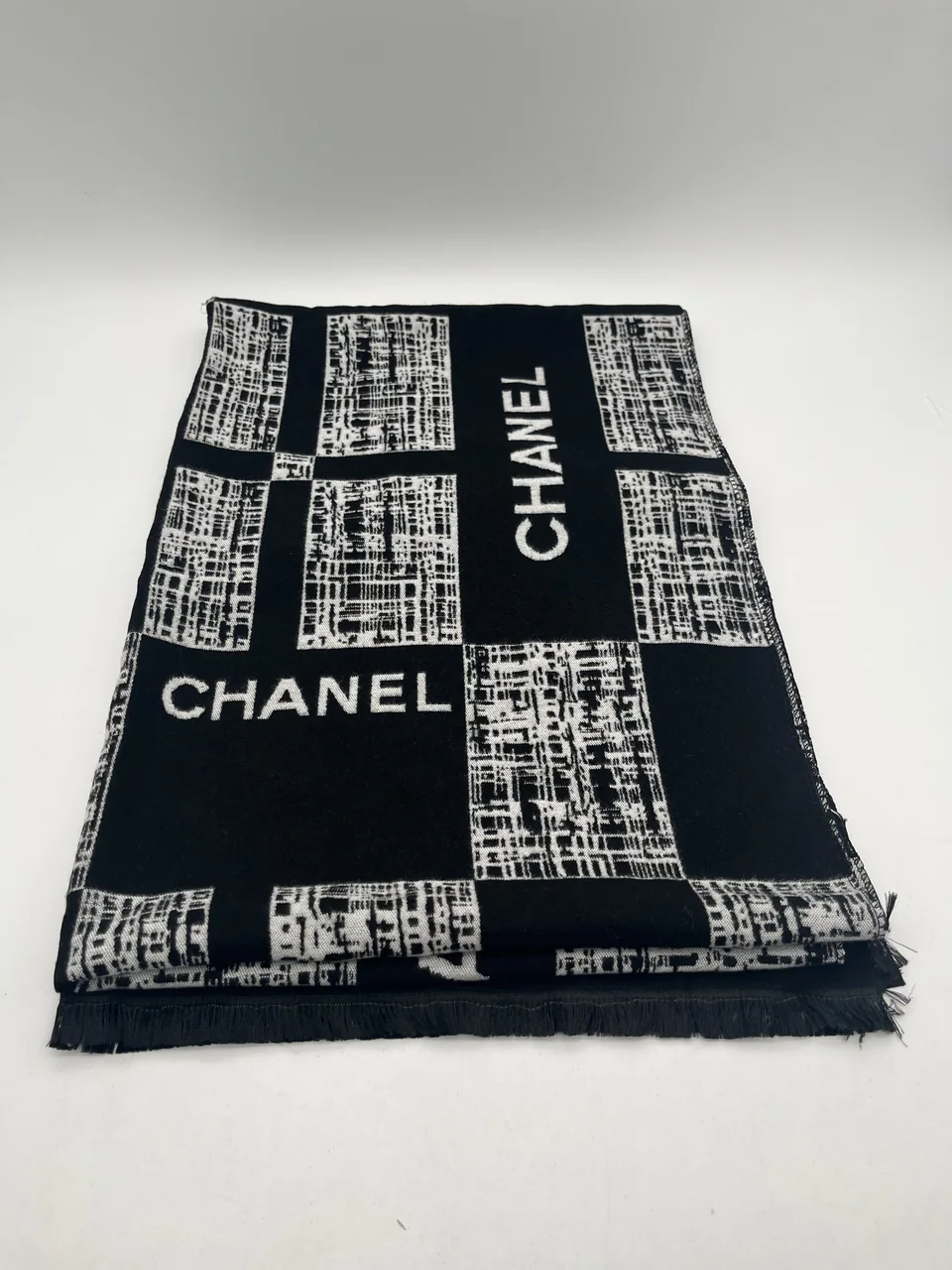 CHANEL MUFFLER (BLACK) hover