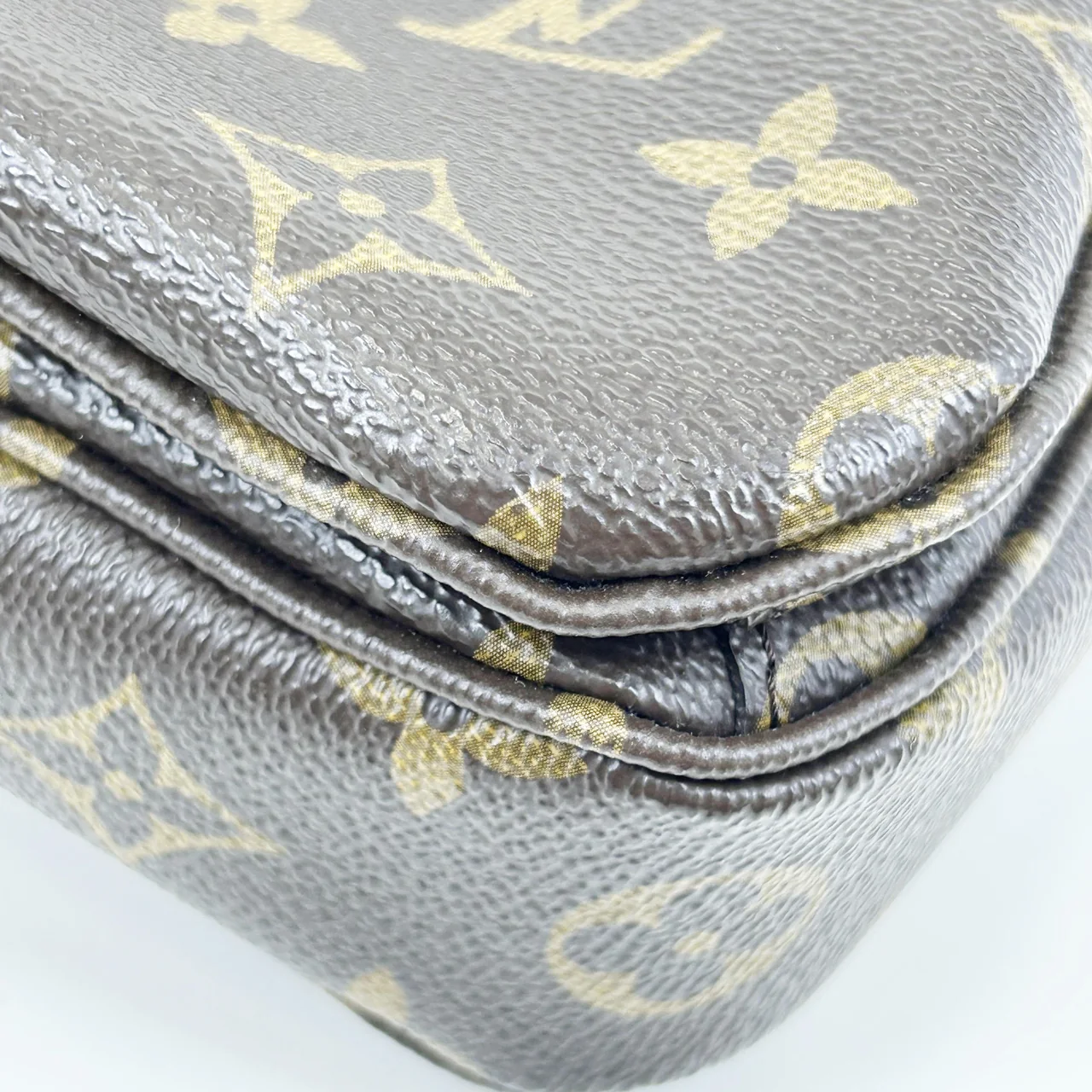 LV MONOGRAM POCHETTE METIS MM view 4