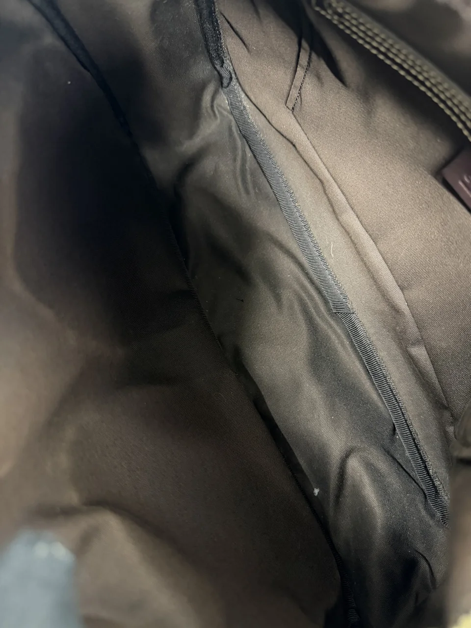 GUCCI GG SUPREME SHOULDER BAG (BROWN) view 6