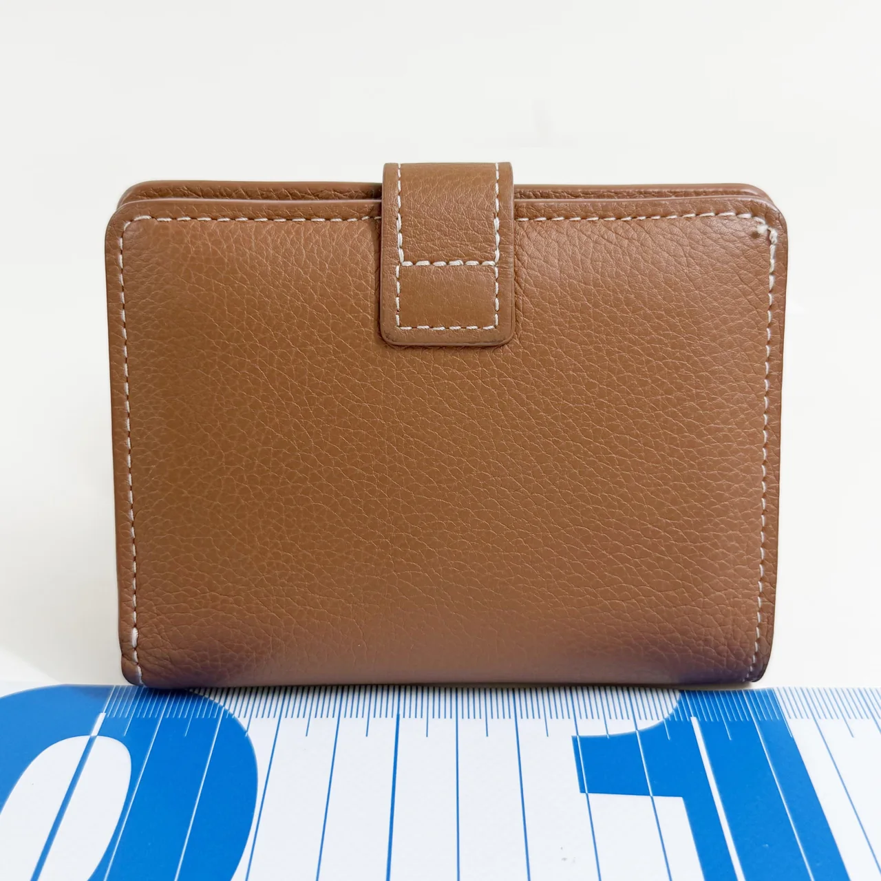 LV PORTEFEUILLE LOCK COMPACT hover