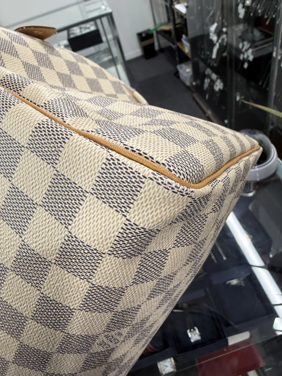 LV AZURE N41369 view 4