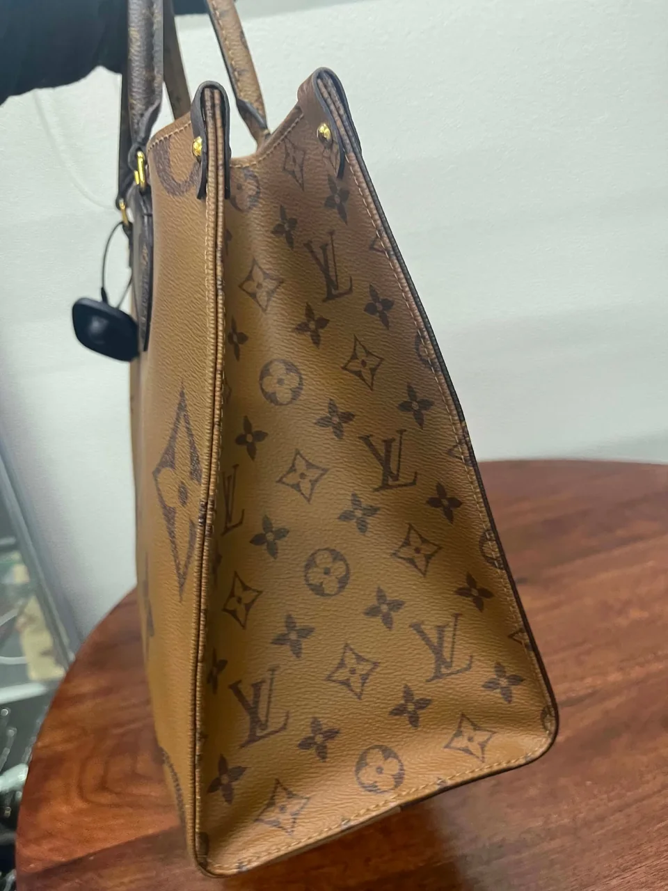 LV MONOGRAM JEANT REVERSE ON THE GO MM view 4