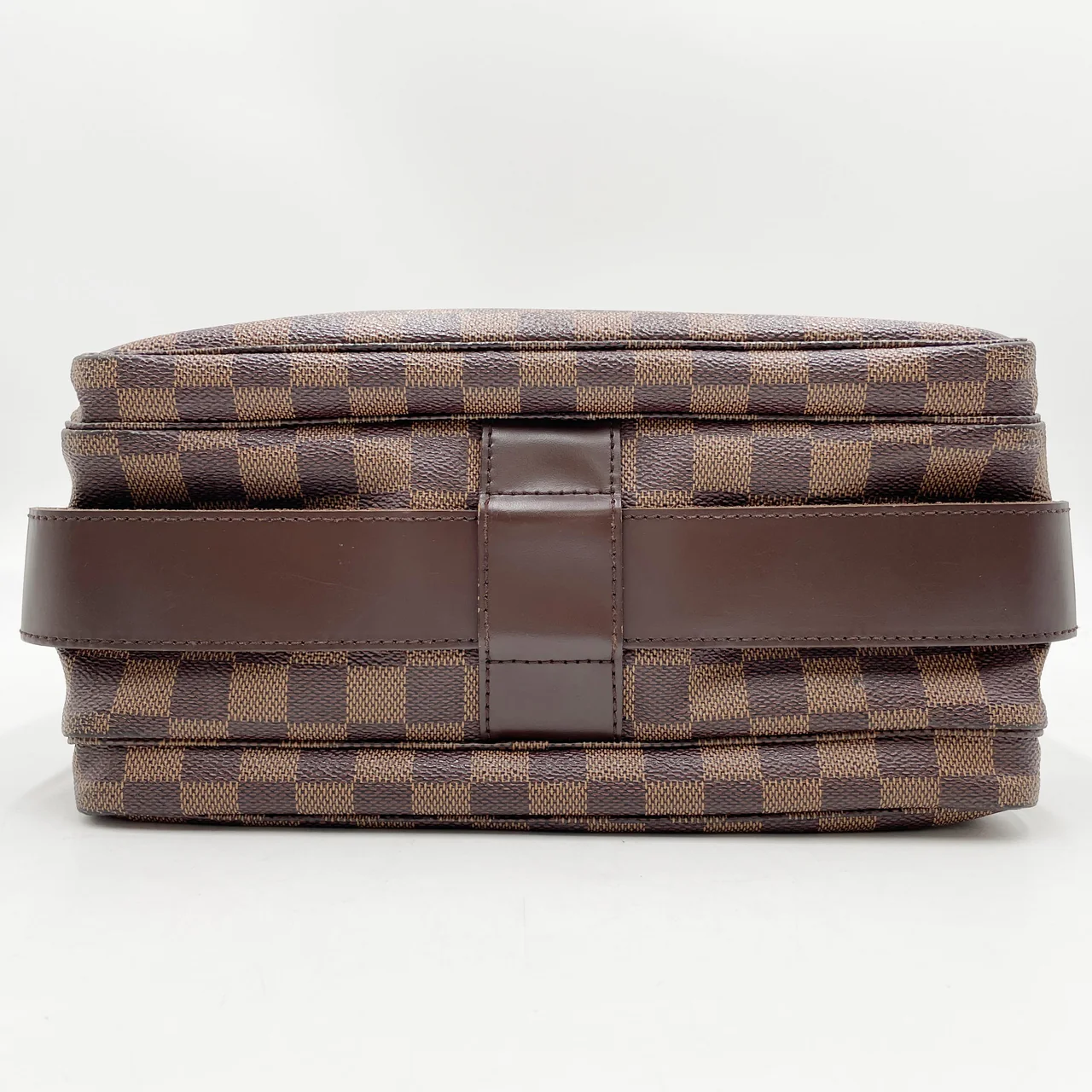 LV DAMIER NAVIGLIO view 4