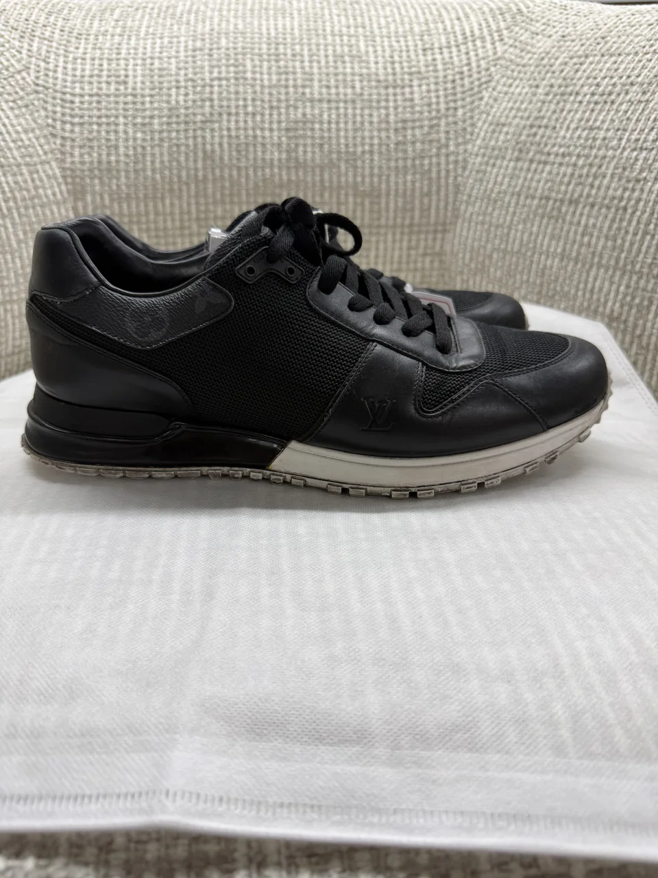 LV SNEAKERS view 4