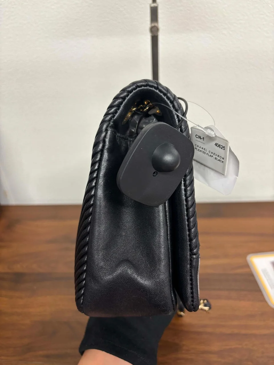 CN-1 ICAICA78 CHANEL CHEVRON PLEATED FLAP - BLACK view 3