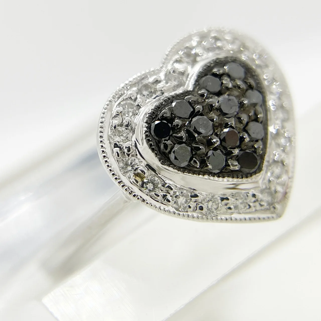 750/18K BLACK DIAMOND HEART RING 0.11CT/0.13CT 2.6G hover