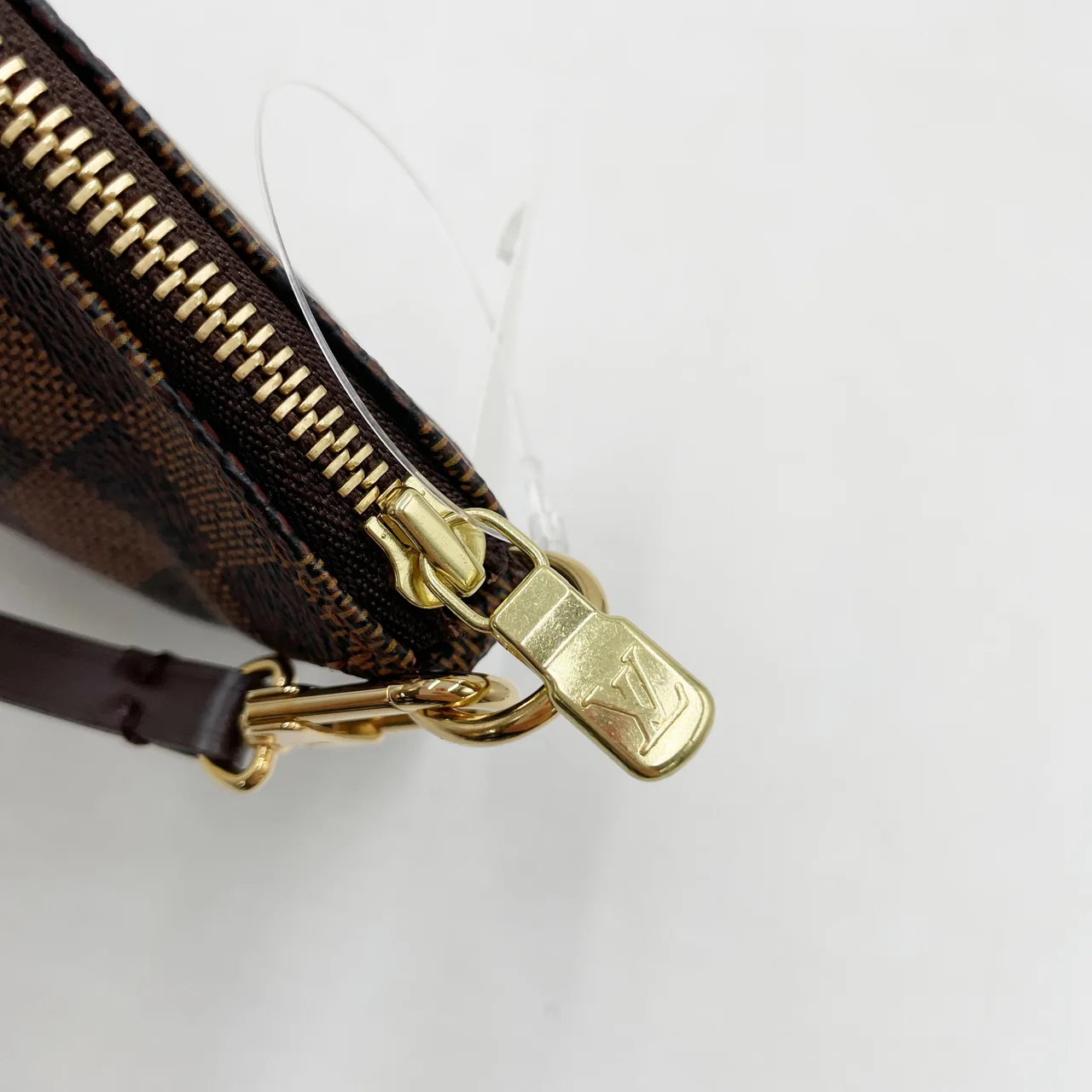 LV DAMIER POCHETTE ACCESOIRE view 9