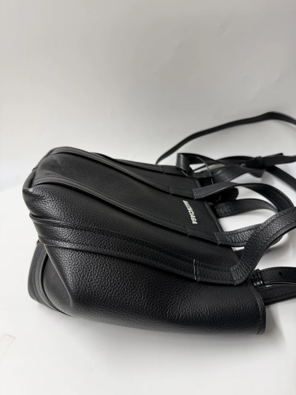BALENCIAGA EVERYDAY XS view 17