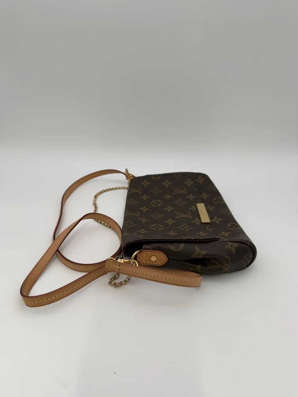 LV MONOGRAM FAVORITE MM view 5