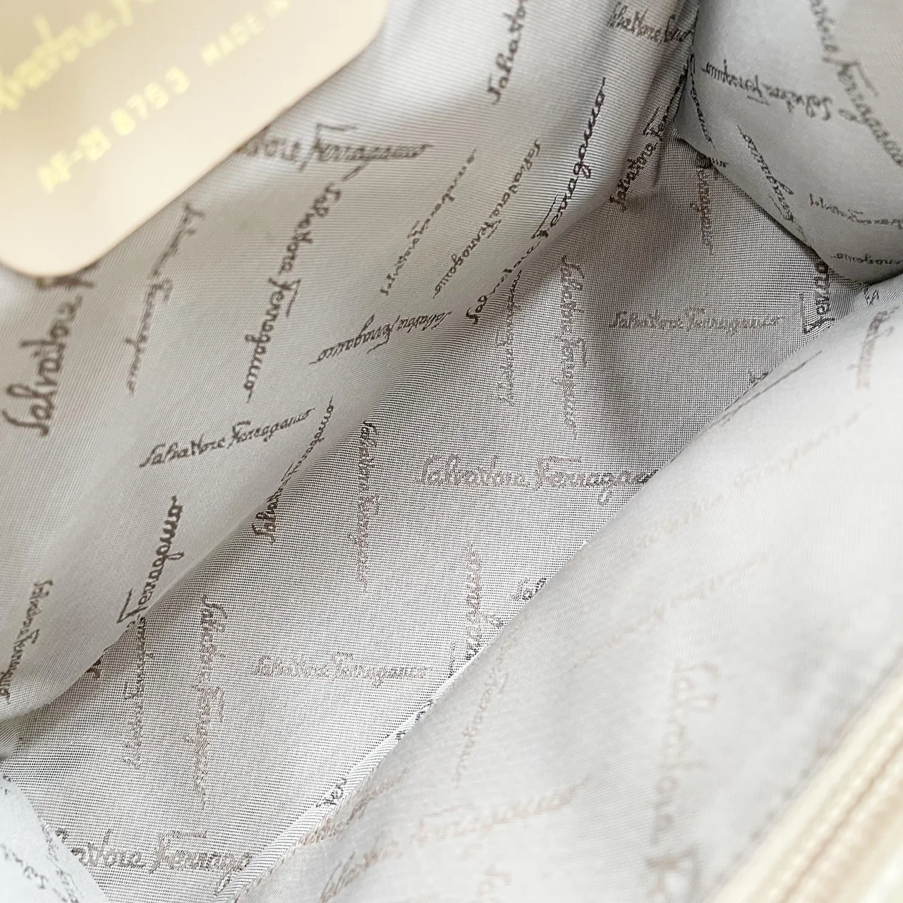SALVATORE FERRAGAMO CHAIN SHOULDER BAG view 3