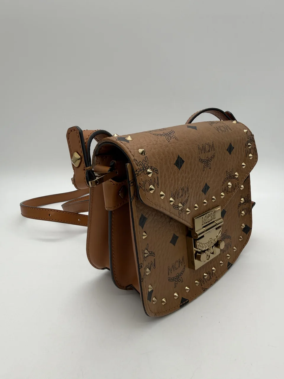 MCM STUDS SHOULDER BAG (BROWN) view 9