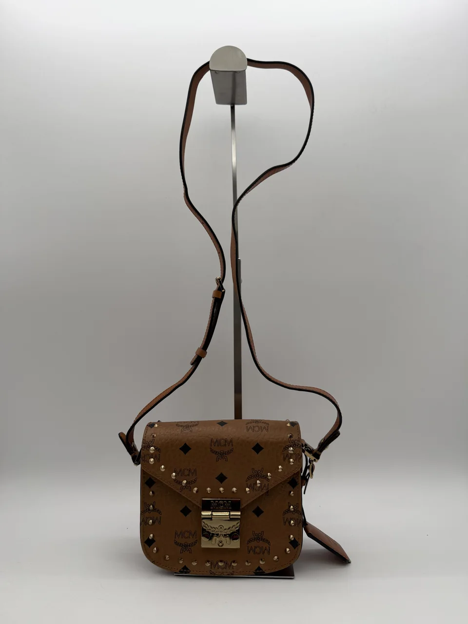 MCM STUDS SHOULDER BAG (BROWN)