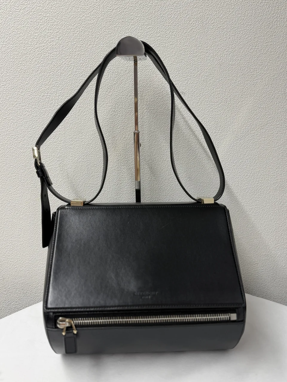 GIVENCHY SHOULDER BAG (BLACK)