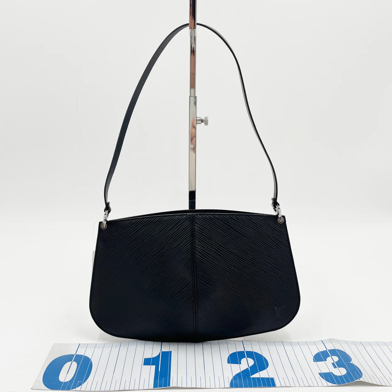 LV EPI POCHETTE DEMILUNE view 2