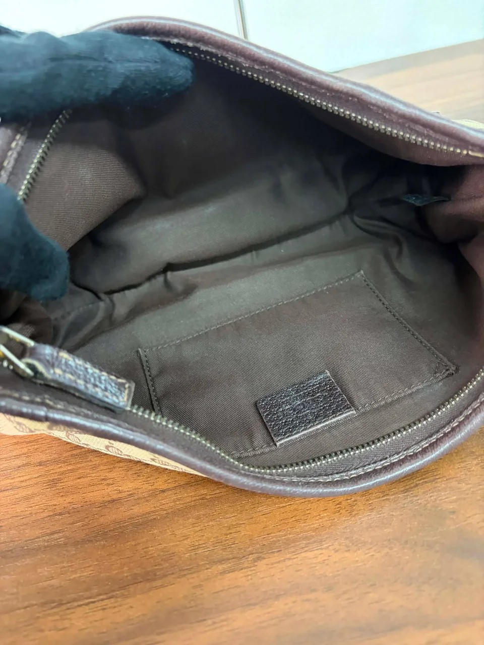 GUCCI GG CANVAS SHOULDER BAG (BROWN) view 2