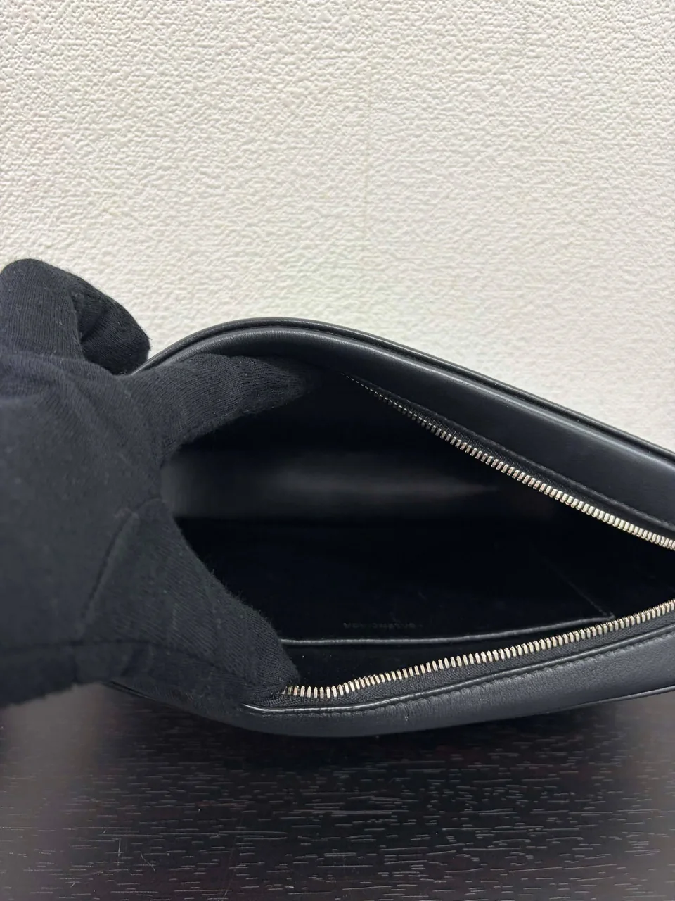BALENCIAGA CAMERA BAG (BLACK) view 3