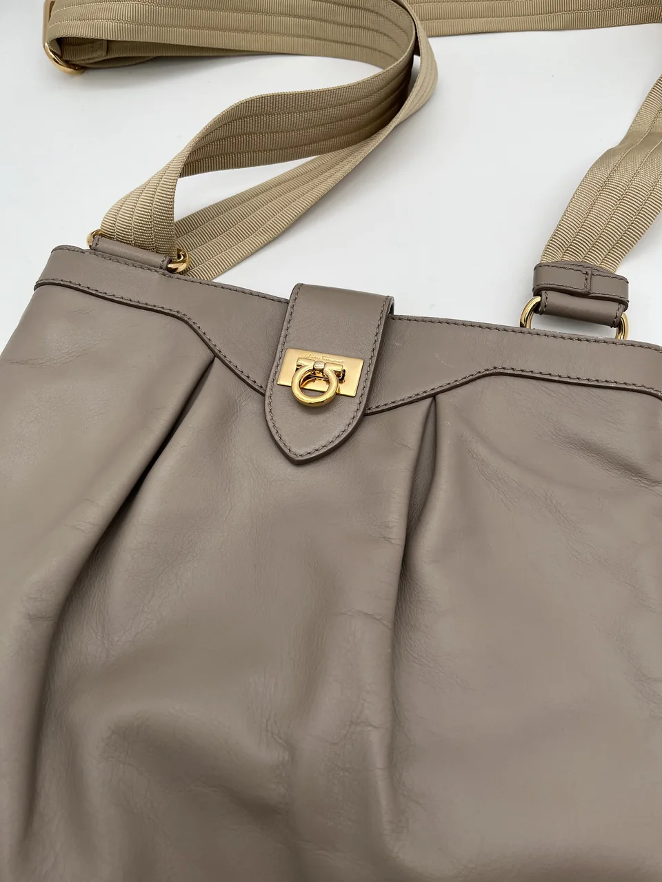 SALVATORE FERRAGAMO SHOULDER BAG hover