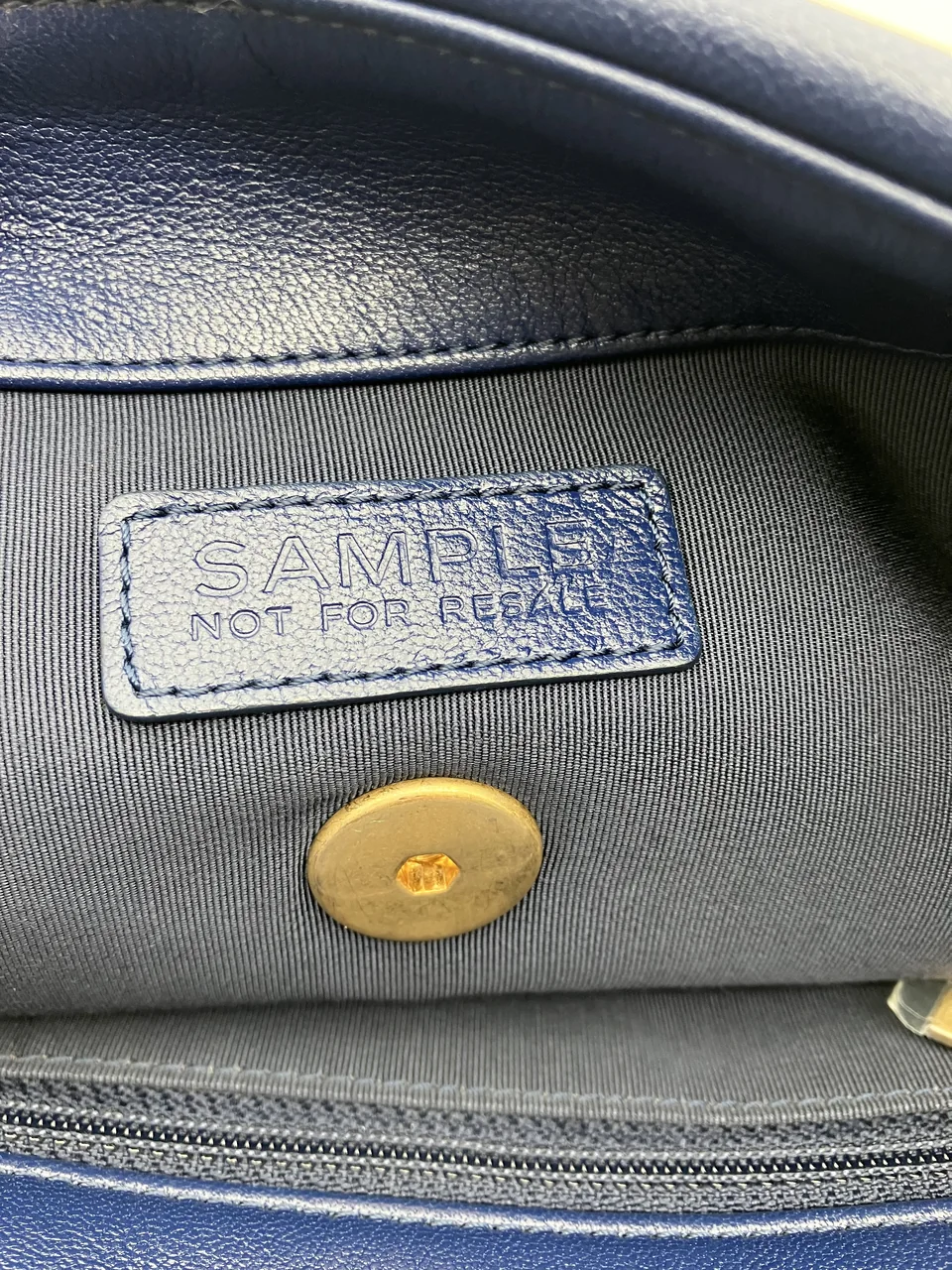 CHANEL 19 view 17
