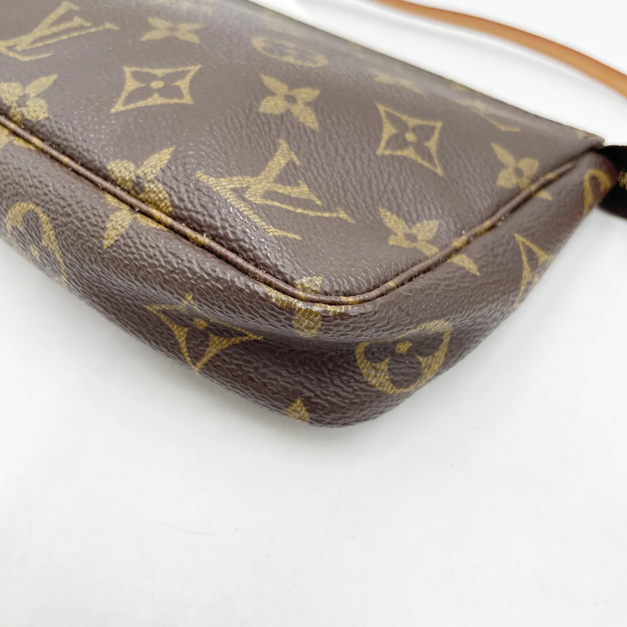 LV MONOGRAM POCHETTE ACCESSOIRE view 5