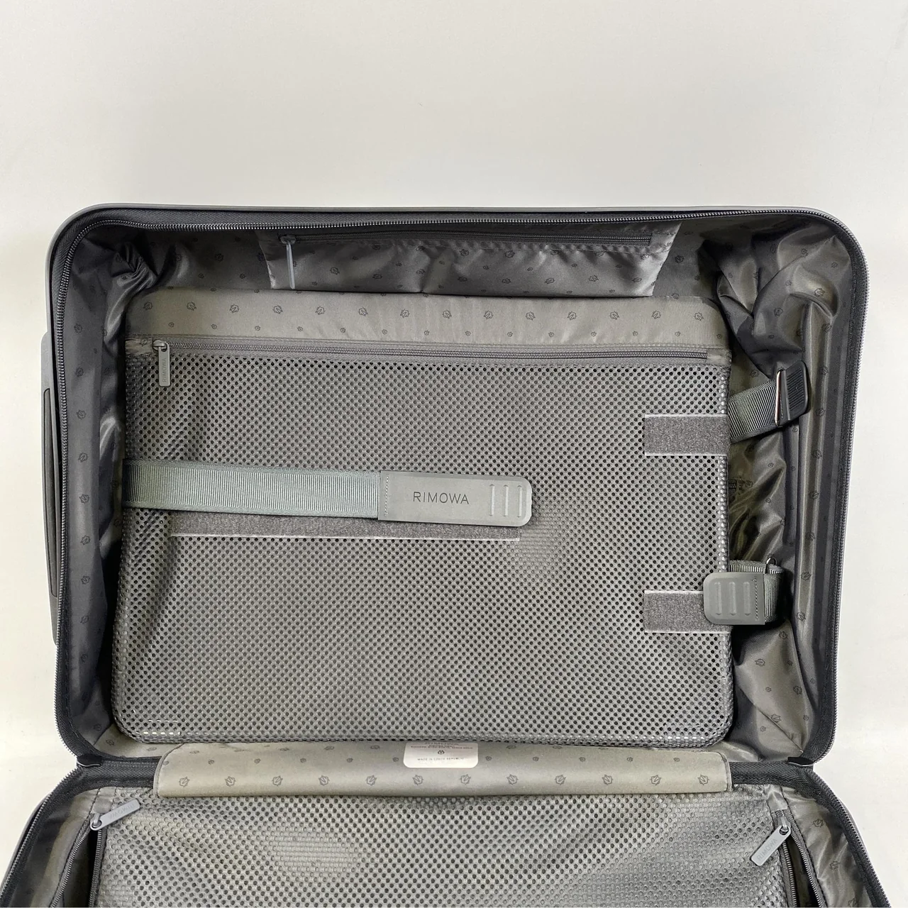 RIMOWA ESSENTIAL CABIN (BLACK) view 3
