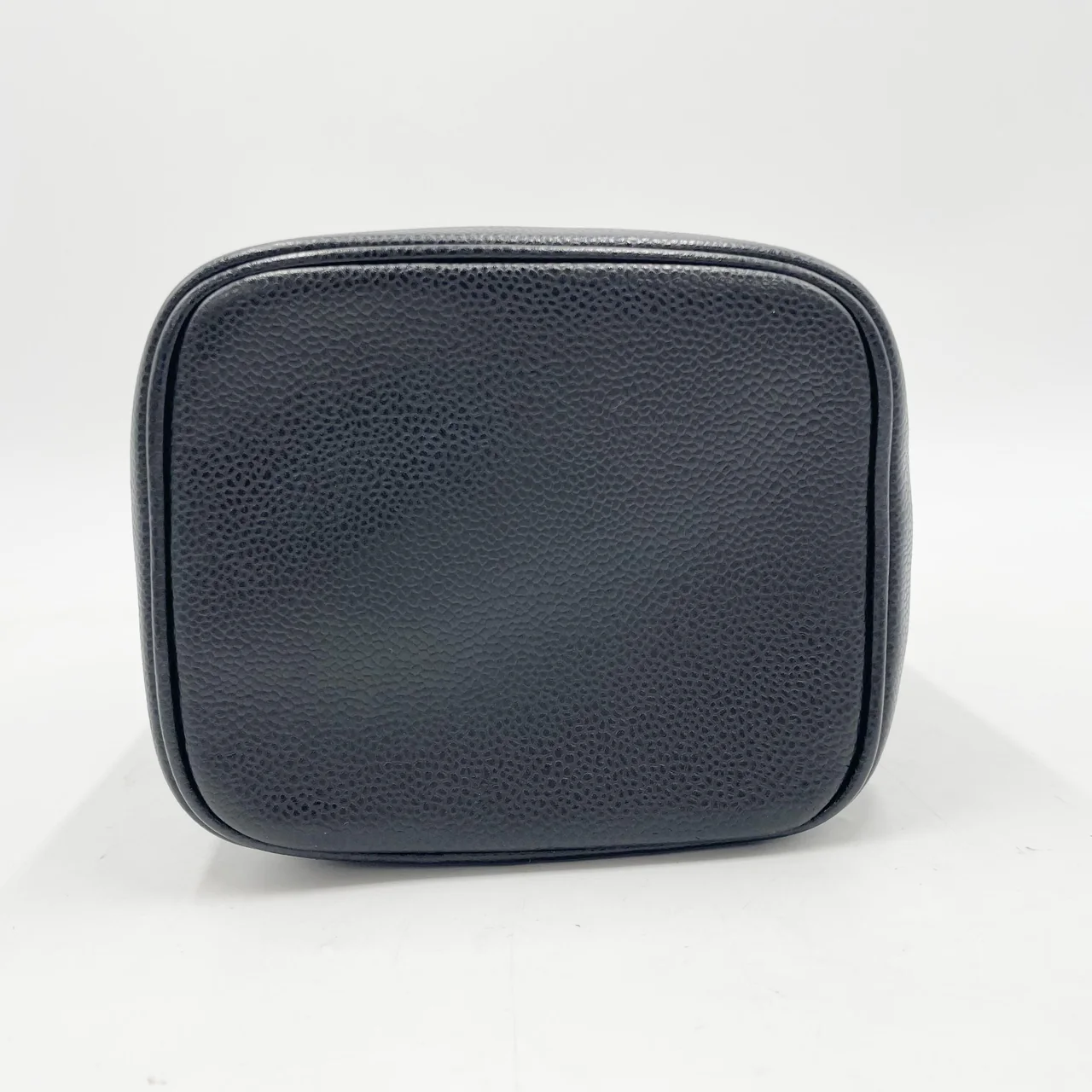 CHANEL CAVIAR VANITY BAG (6 SERIAL CODE) view 4