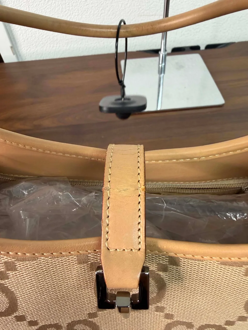 GUCCI GG CANVAS SHOULDER BAG (BEIGE) view 4