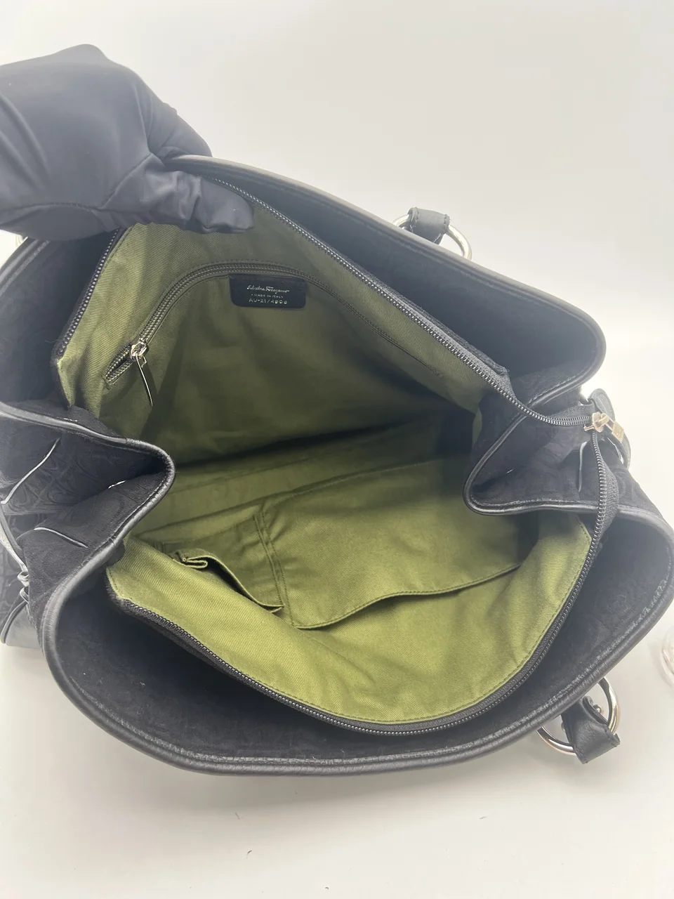 SALVATORE FERRAGAMO GANCINI TOTE BAG (BLACK) view 8
