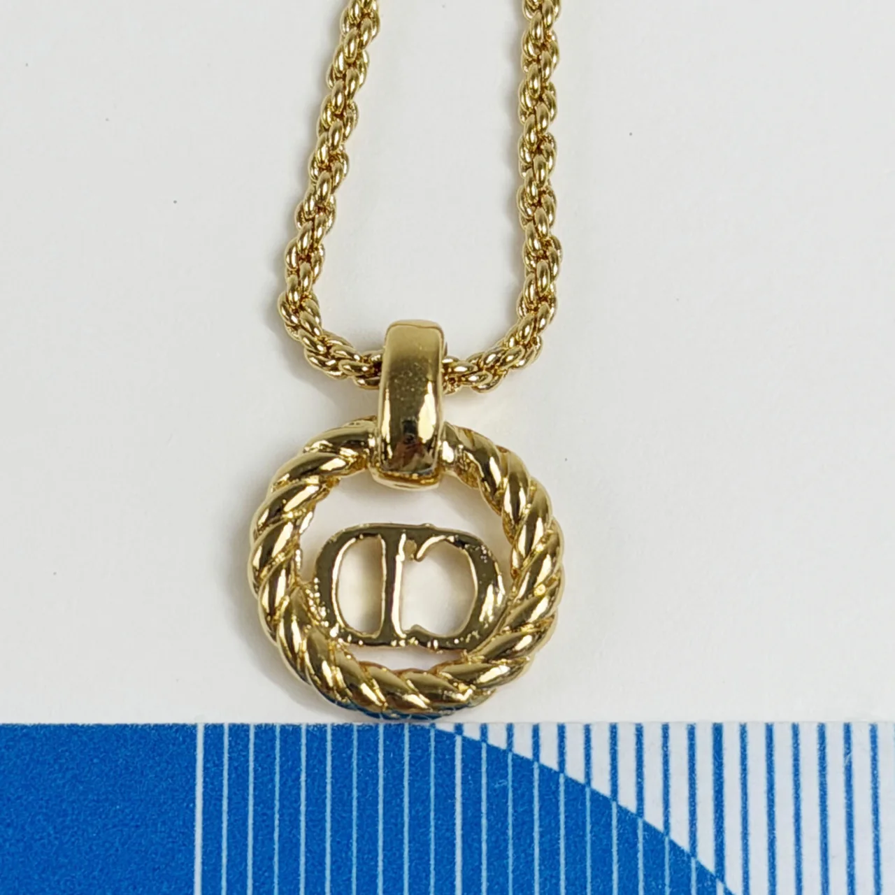DIOR LOGO TWIST CIRCLE NECKLACE view 3