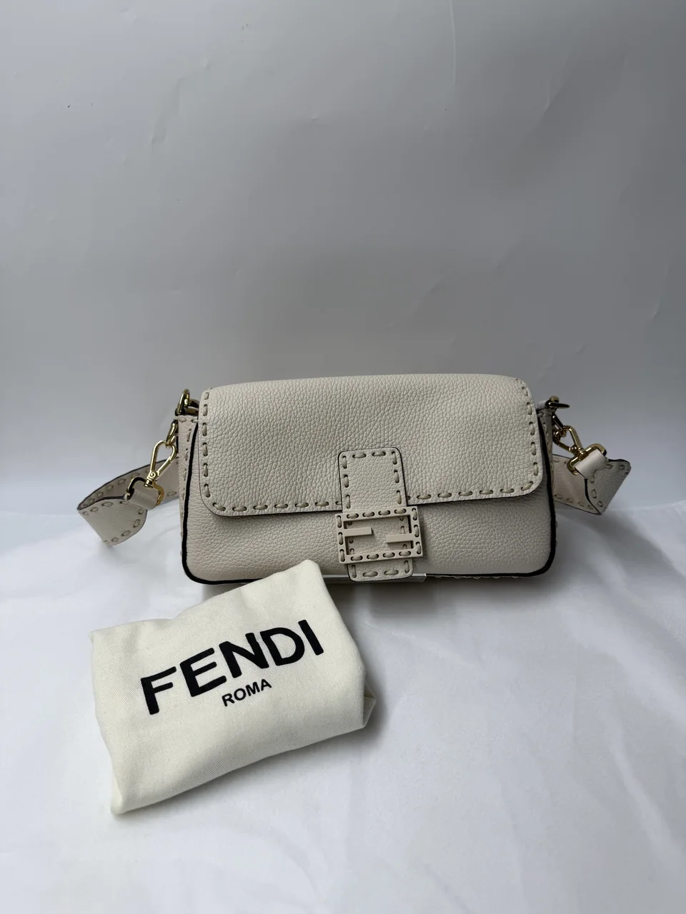 FENDI MAMMA BAGUETTE TWO-WAY SHOULDER BAG (BEIGE)