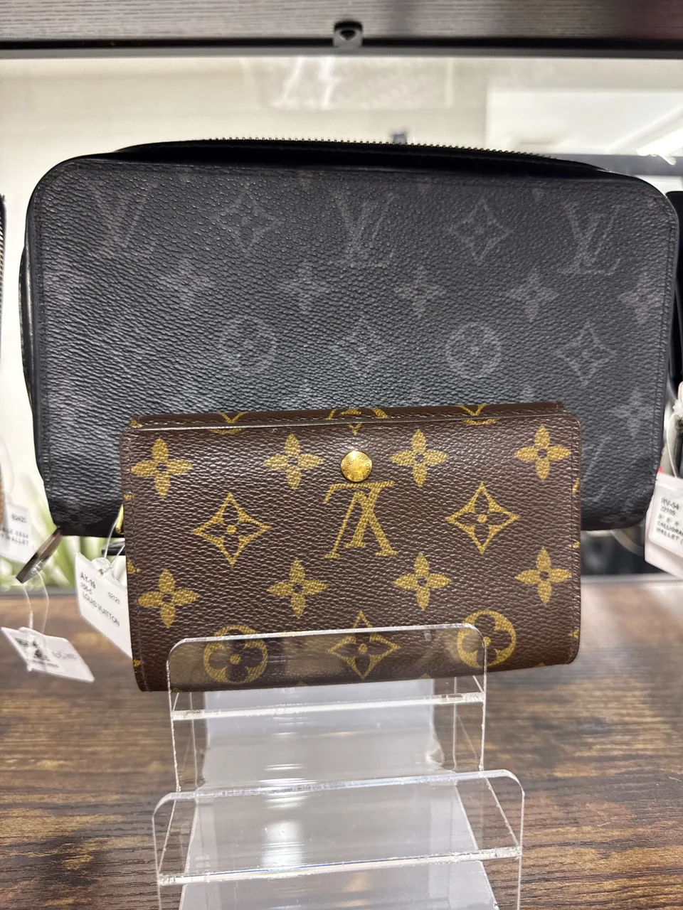 AY-19 156-5 LOUIS VUITTON hover