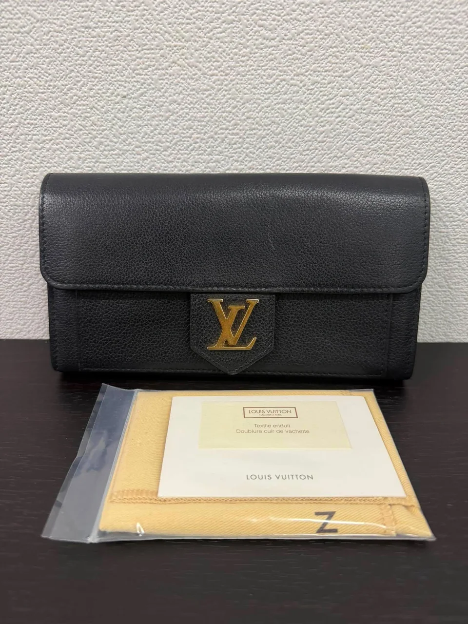 LV PORTEFUILLE LOCK ME (BLACK)