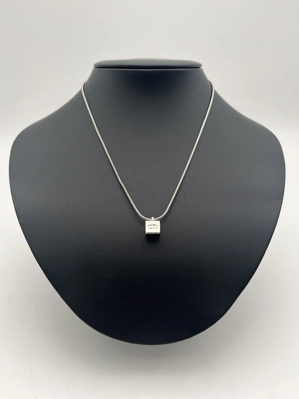 DIOR NECKLACE