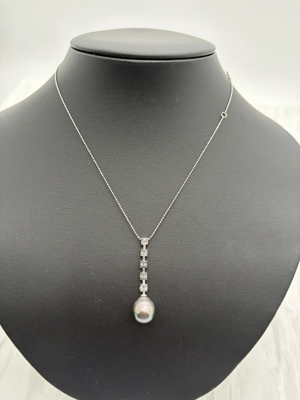 PT900/K18WG PEARL NECKLACE 11.1MM FD0.80CT hover
