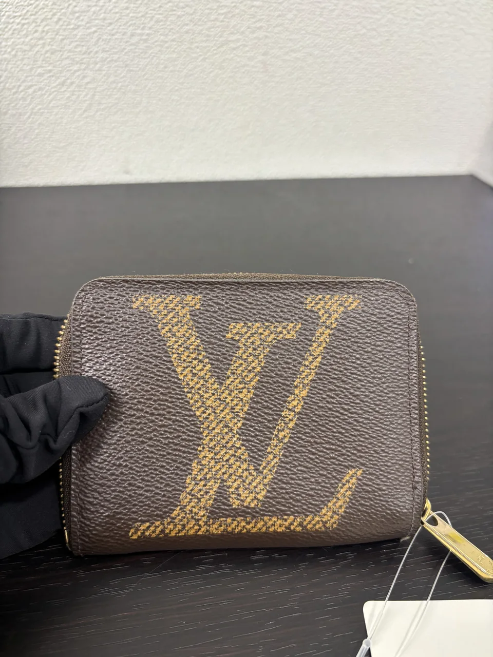 LV JEANT ZIPPY COIN CASE hover