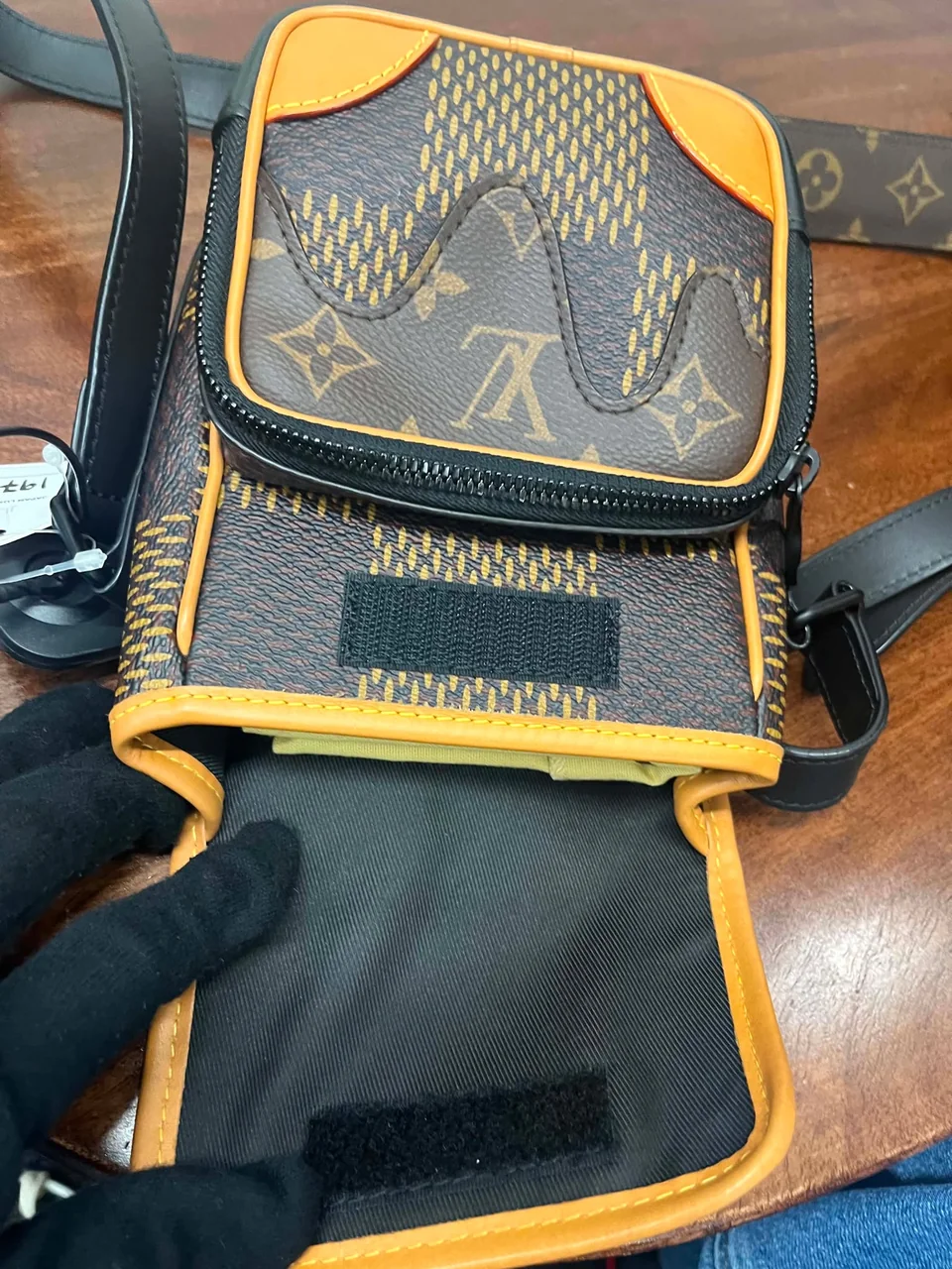 LV MONOGRAM AMAZON MESSENGER view 4