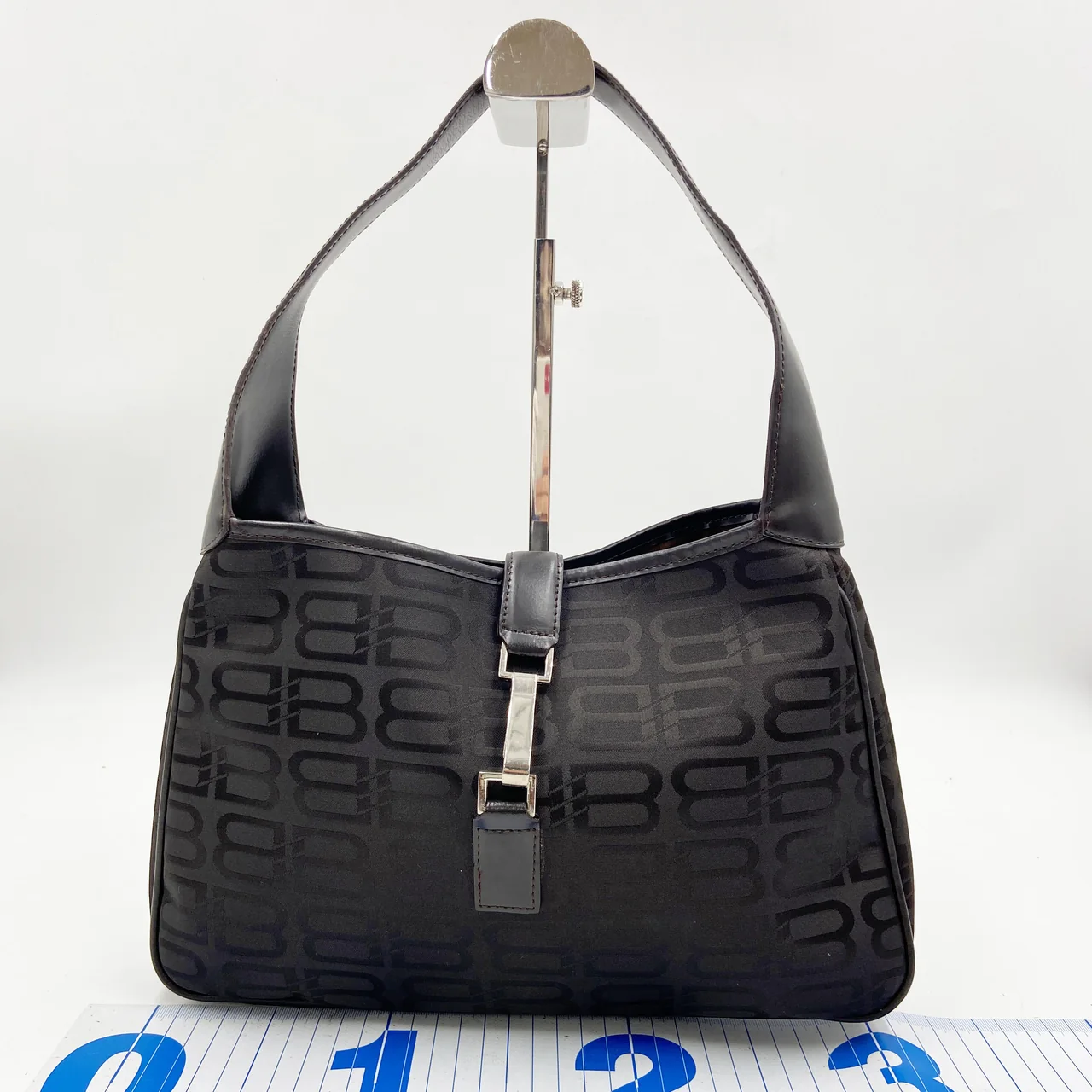 BALENCIAGA NYLON HANDBAG (BLACK)