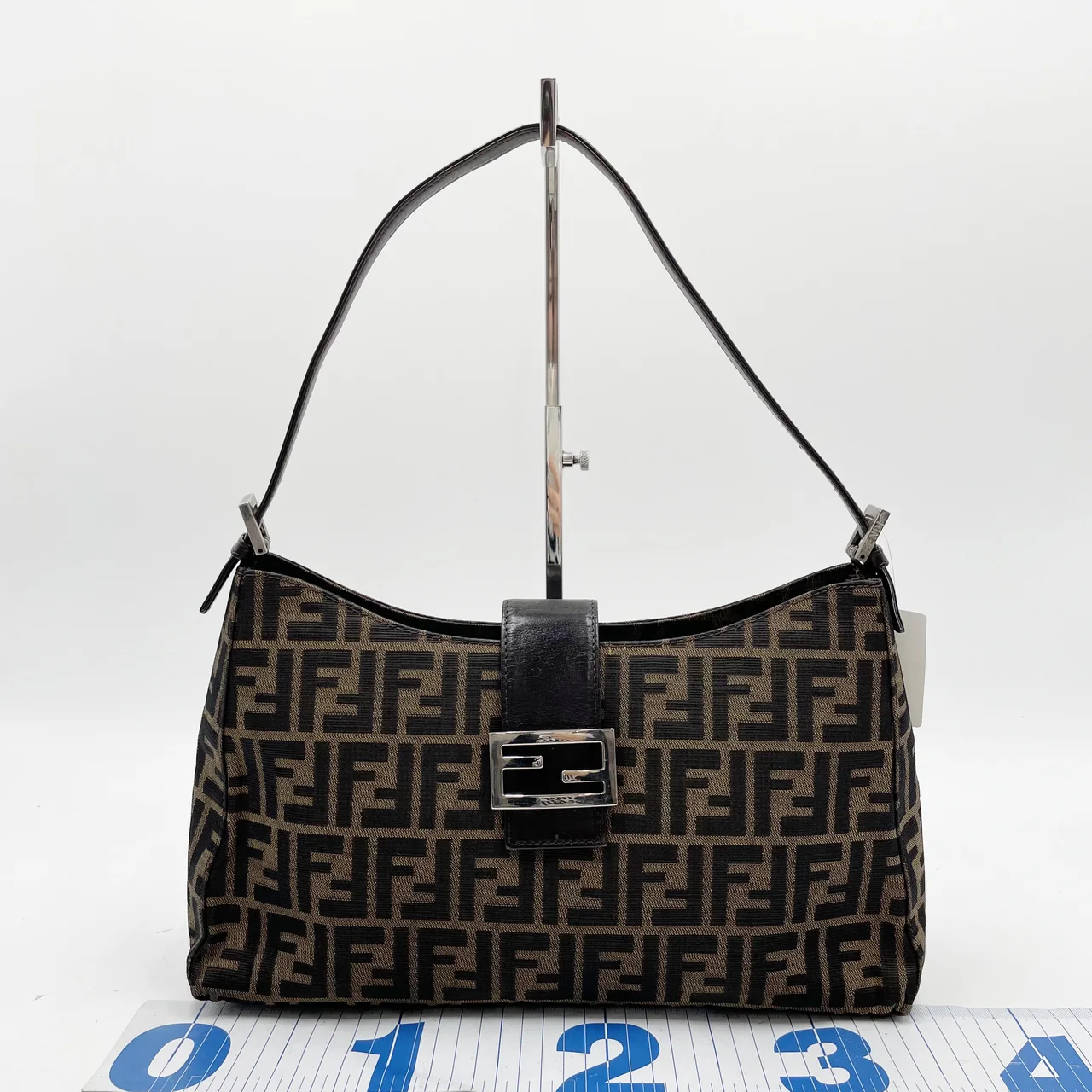 FENDI MAMMA BAGUETTE view 13
