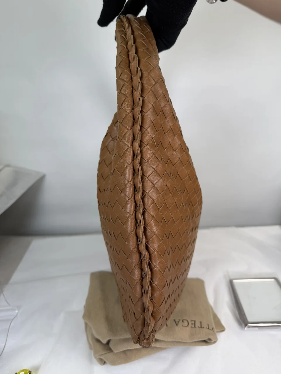 BOTTEGA VENETA INTRECCIATO HOBO MEDIUM (BROWN) view 4
