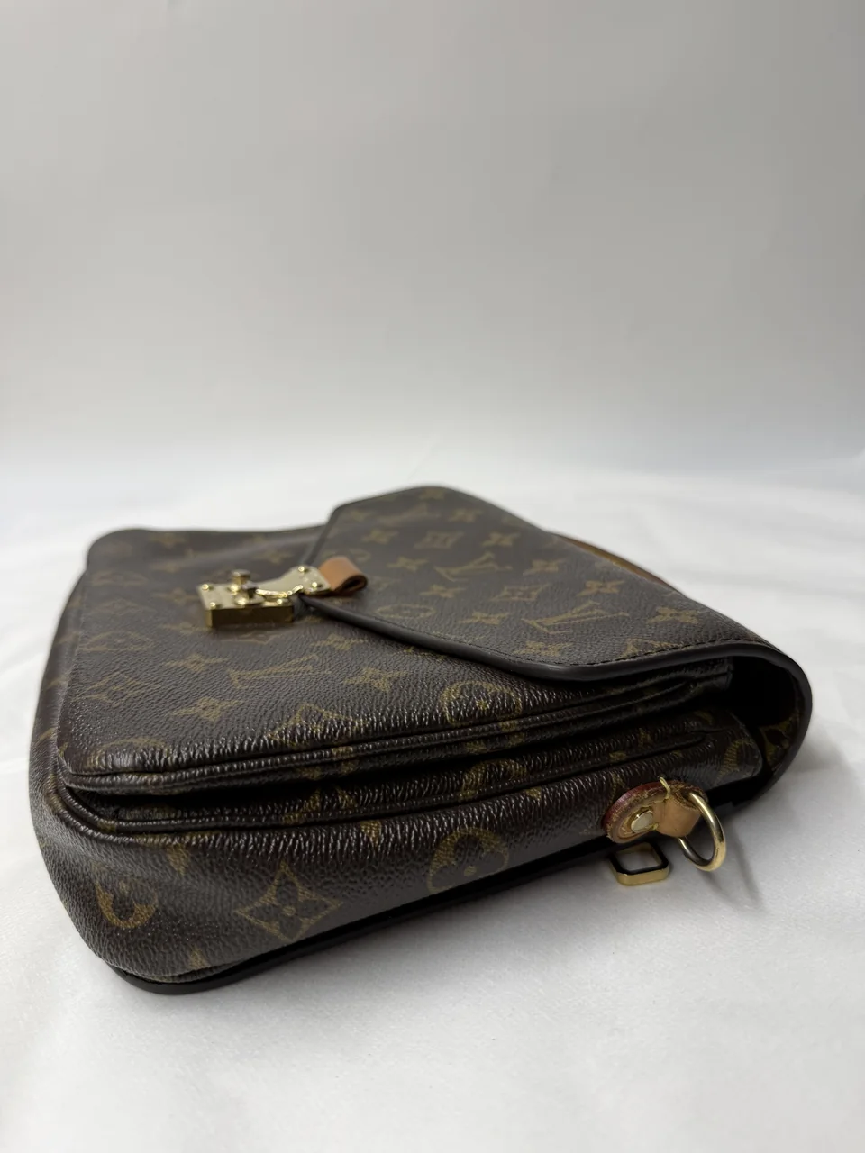 LV MONOGRAM POCHETTE METIS MM view 11