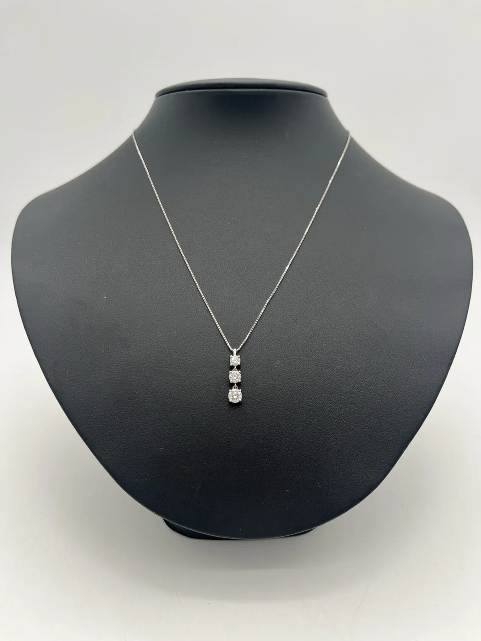 PT900/850 DIAMOND NECKLACE D0.351CT (G-I1-FA) D0.461CT (G-SI2-G) D0.208CT 3.8G