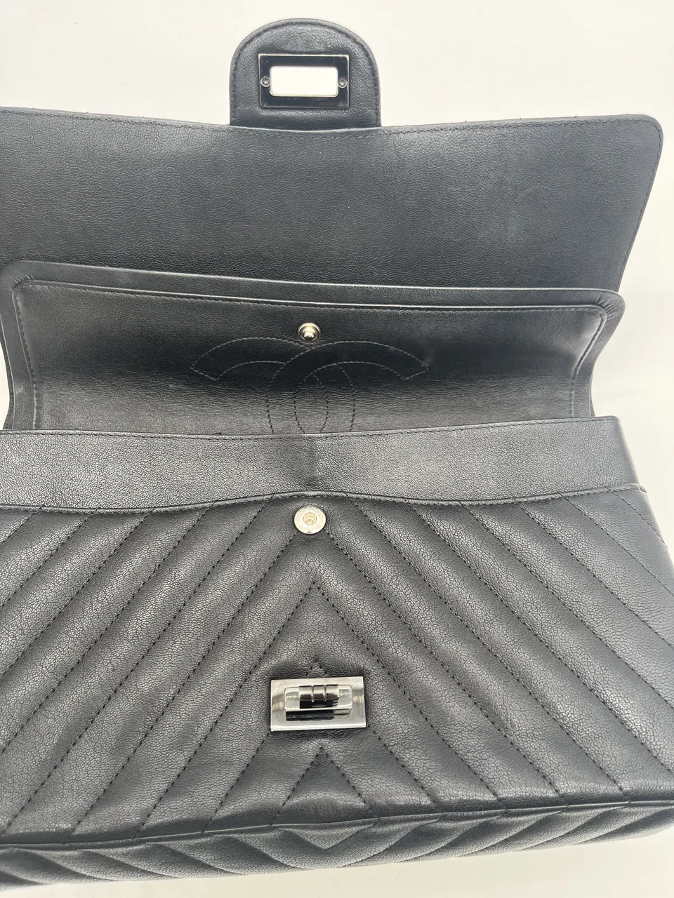 CHANEL CHEVRON 2.55 DOUBLE FLAP view 9