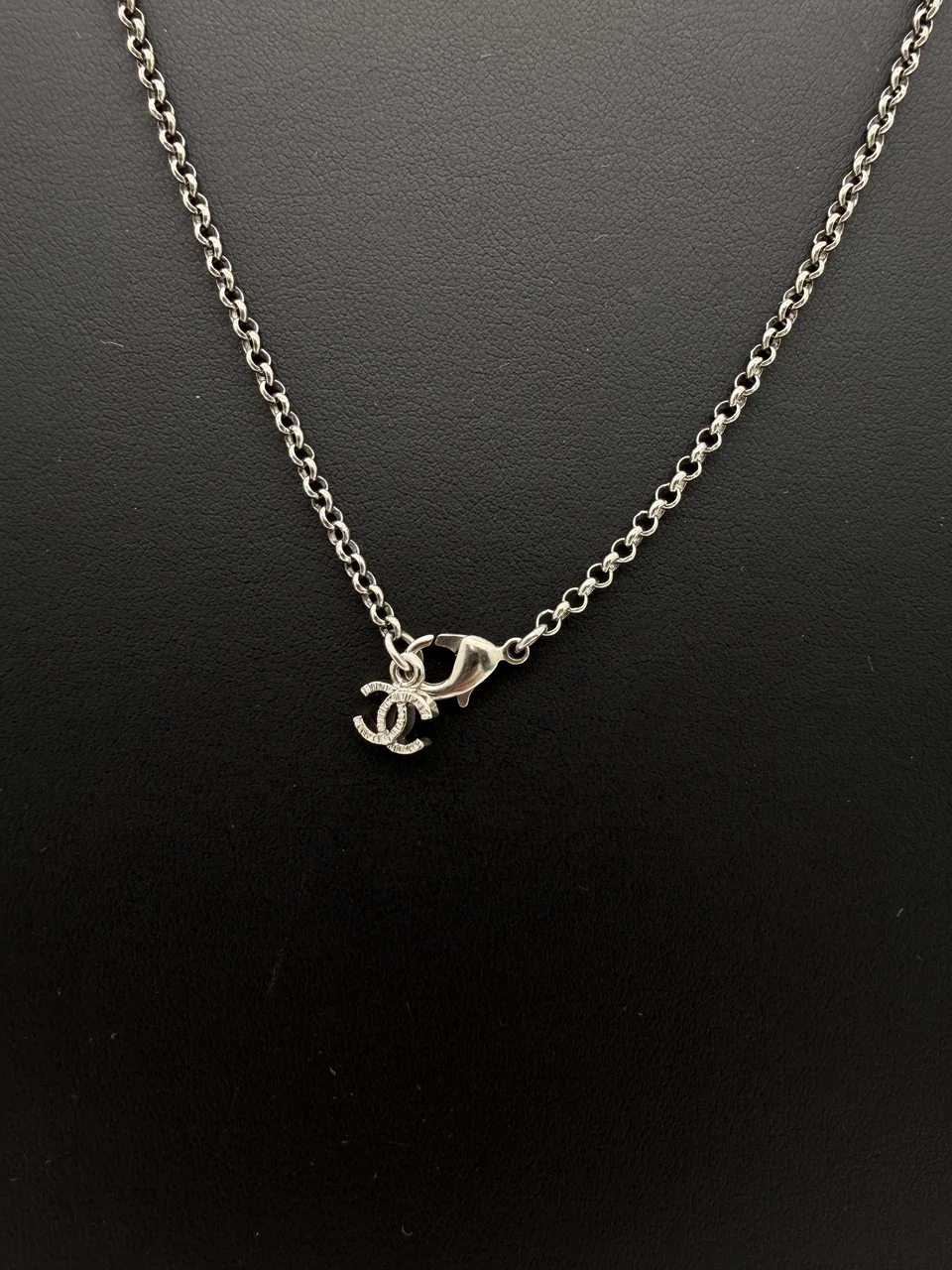 CHANEL NECKLACE view 4
