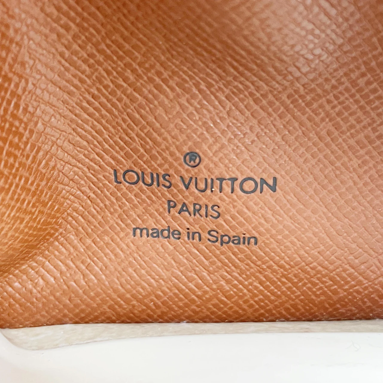 LV MONOGRAM PORTE CARTE VERTICAL hover