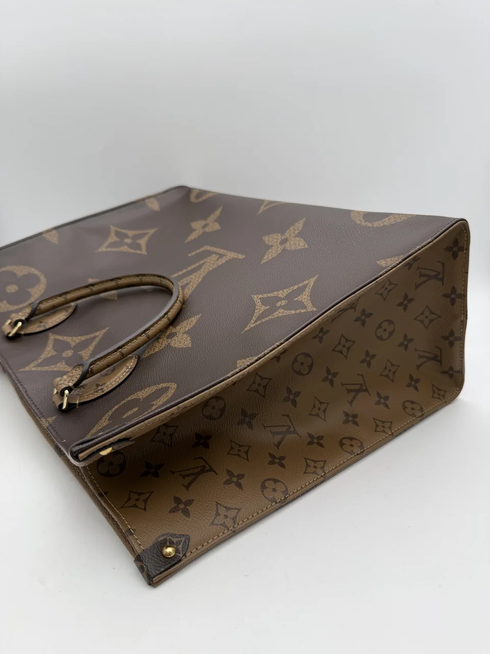 LOUIS VUITTON ON THE GO GM view 8