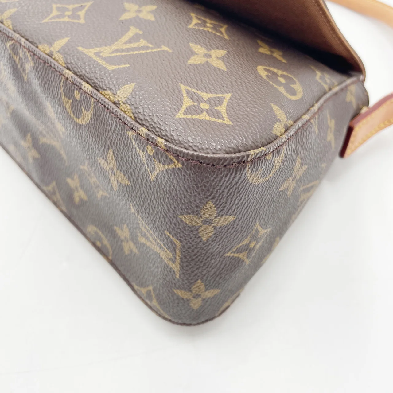 LV MONOGRAM MINI LOOPING view 5