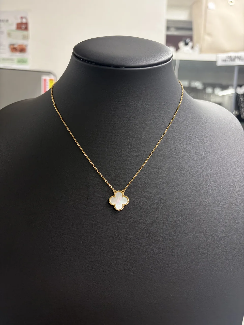 AU750YG VCA VINTAGE ALHAMBRA MOP NECKLACE 5.0G
