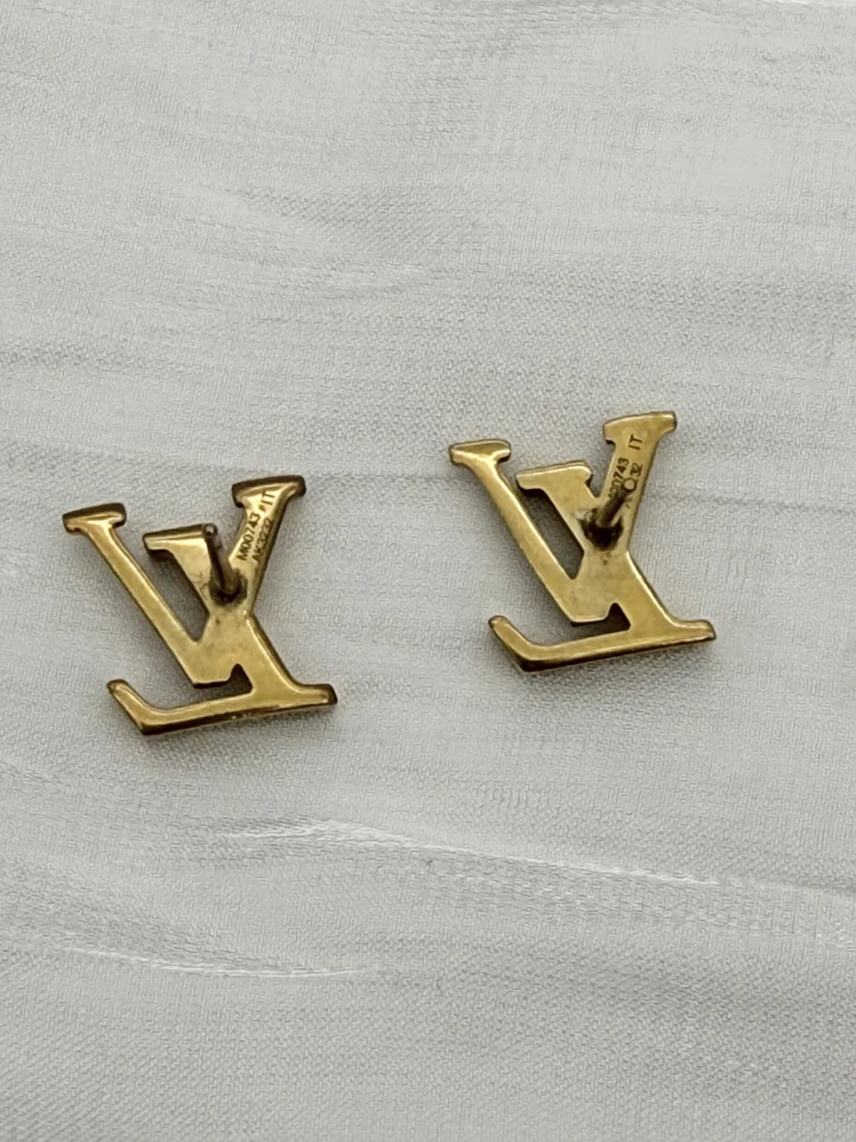 LV ICONIC EARRINGS hover