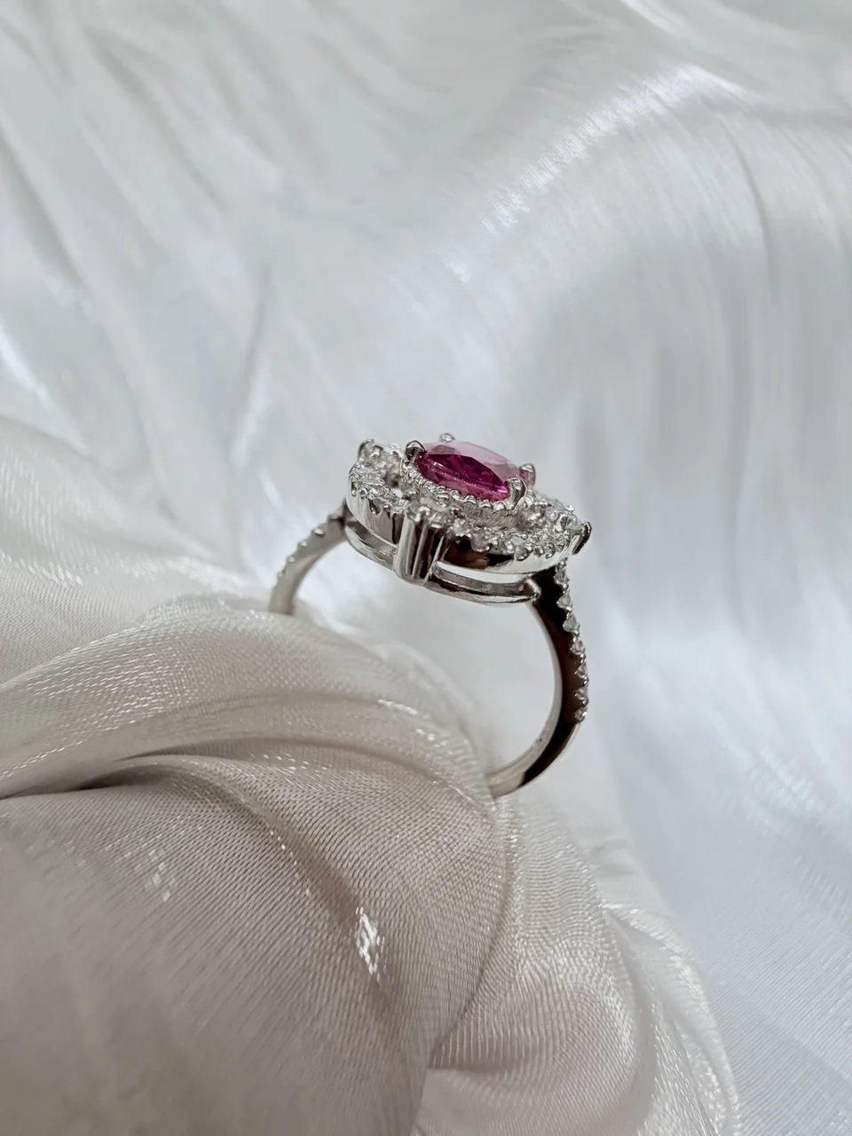 PT900 MOZAMBIQUE NON-HEATED RUBY RING R1.03CTS FD0.34CT 5.14G WITH GIA CERT. hover