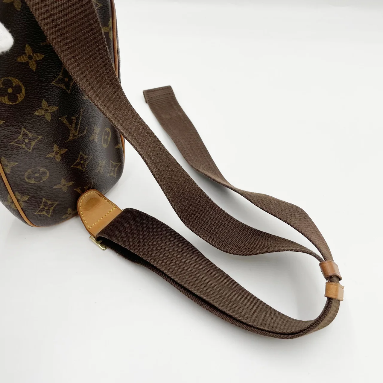 LV MONOGRAM POCHETTE GANGE view 4